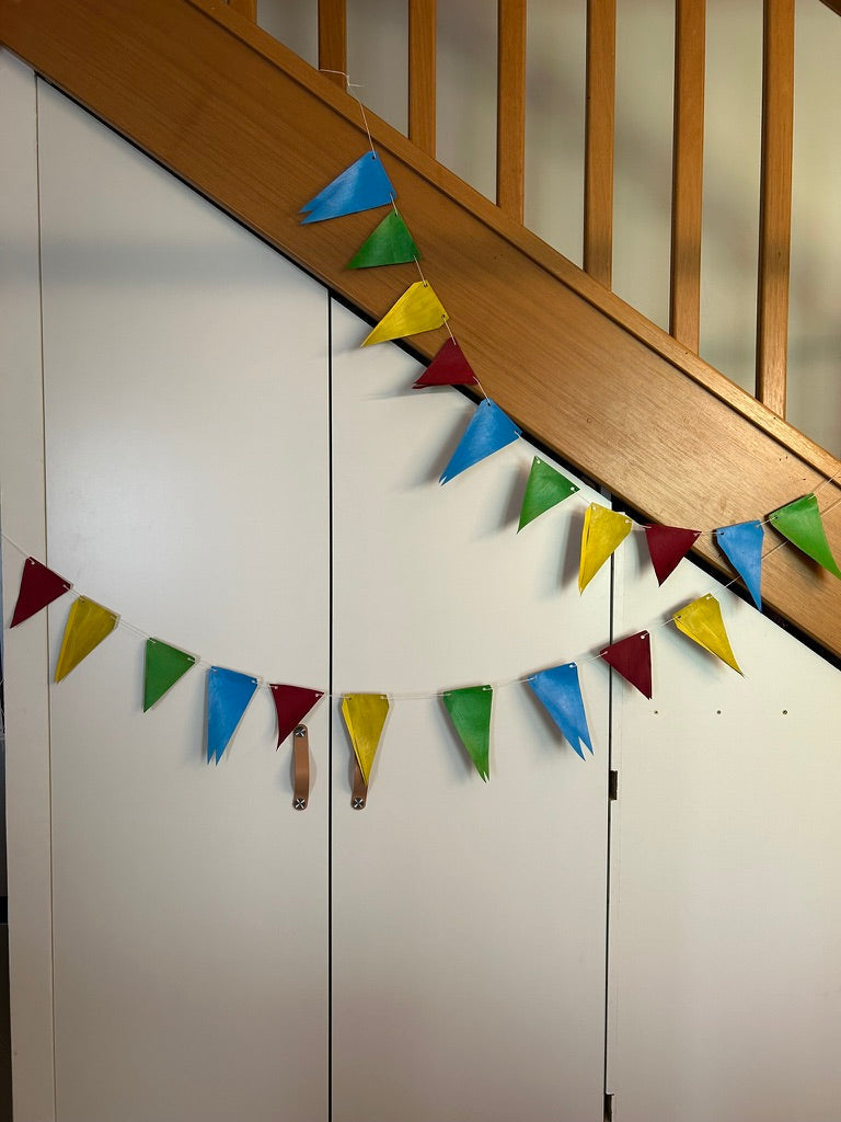 Fabriquer une guirlande de fanions avec des rouleaux de papier toilette